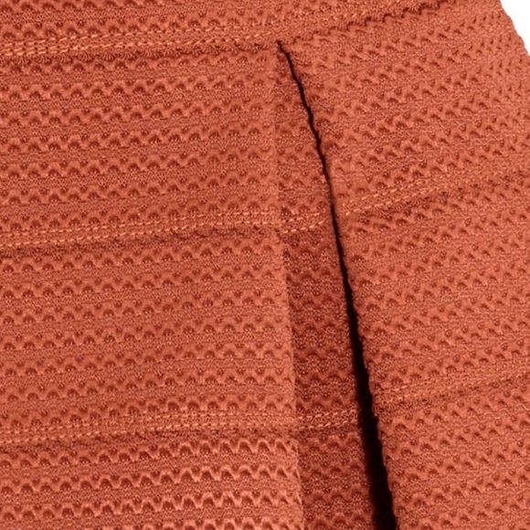 Woven Textured Bubble A-Line Skirt - Picture 3 of 4